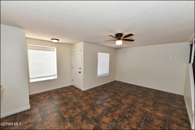 Building Photo - 12121 Tower Hill Dr
