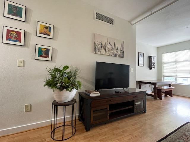 Building Photo - 711 W 26th St