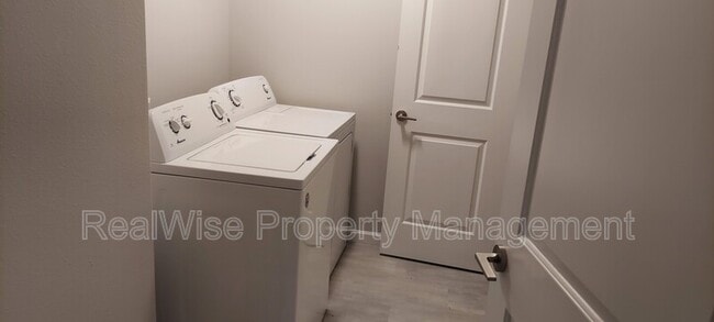 Building Photo - 5909 NE 57th Ave