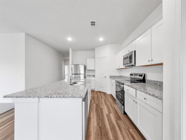 Building Photo - 28410 Selsdon Ct