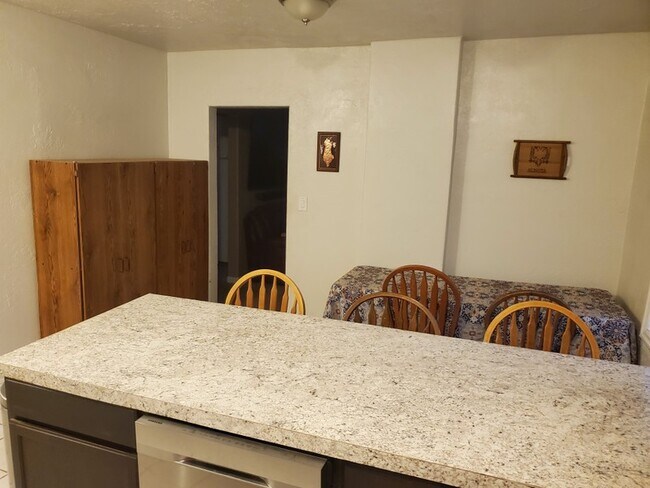 Building Photo - 2767 Monroe Blvd