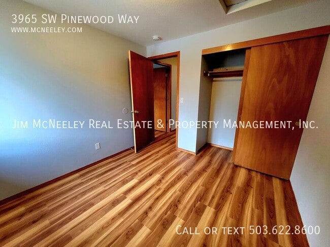 Building Photo - 3965 SW Pinewood Way