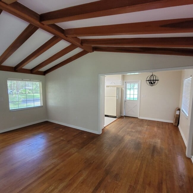 Building Photo - 3 bed, 2 bath 2 car carport