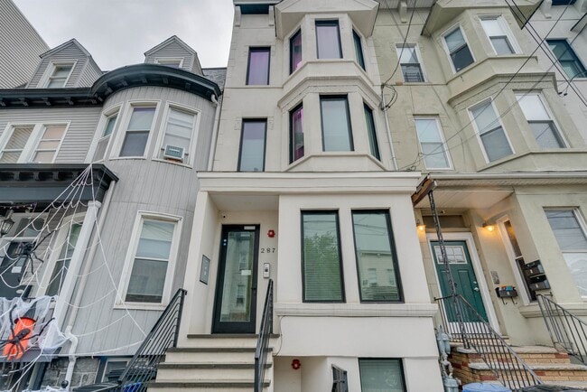 Building Photo - 287 Webster Ave