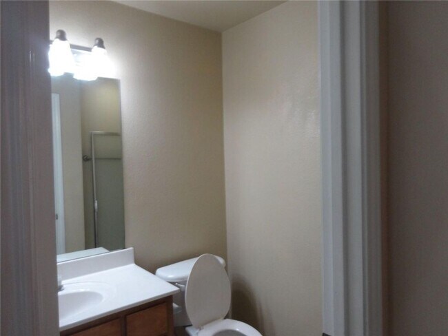Building Photo - 107 Yegua Cir