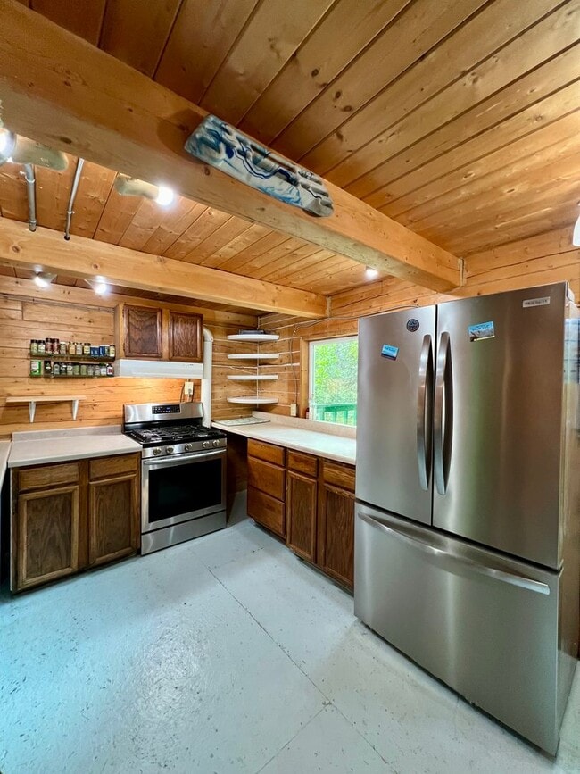 Building Photo - 1 Bedroom Cabin with Water Holding Tank / ...