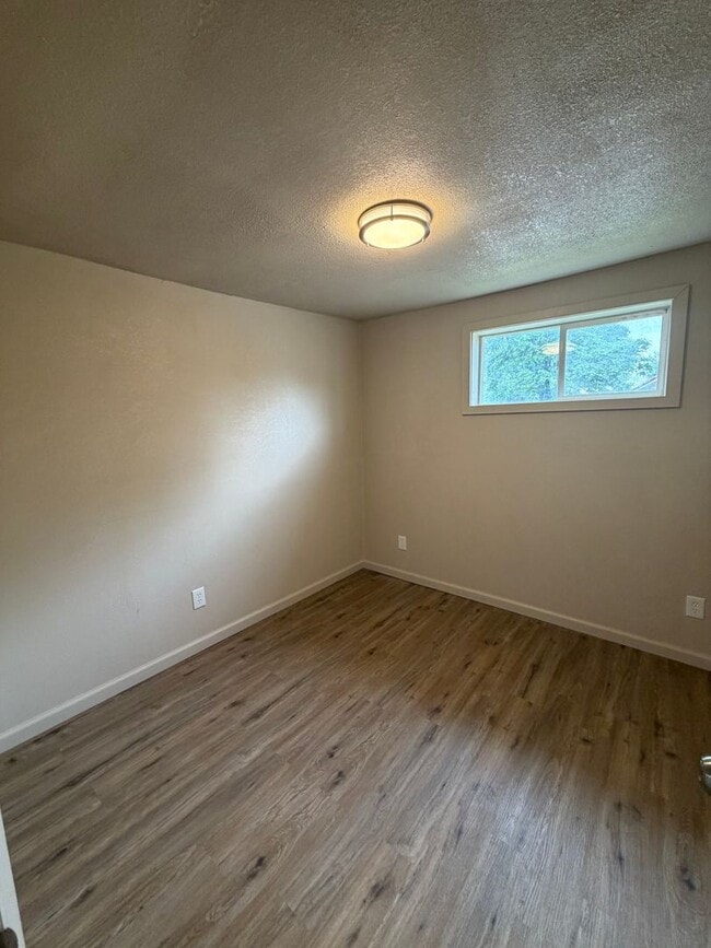 Building Photo - 2 Bedroom 1 Bath Home for Rent