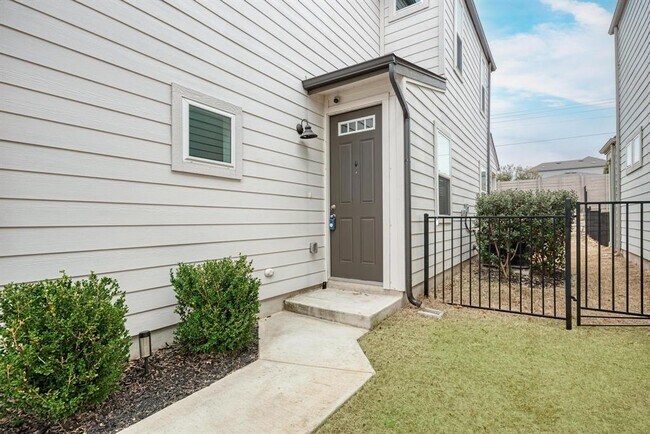 Building Photo - 7319 Travertine Spring Dr