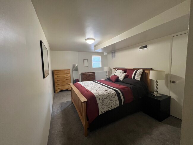 Building Photo - 3219 31st Ave W