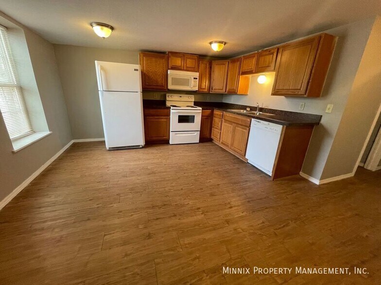 Primary Photo - 1402 5th Ave