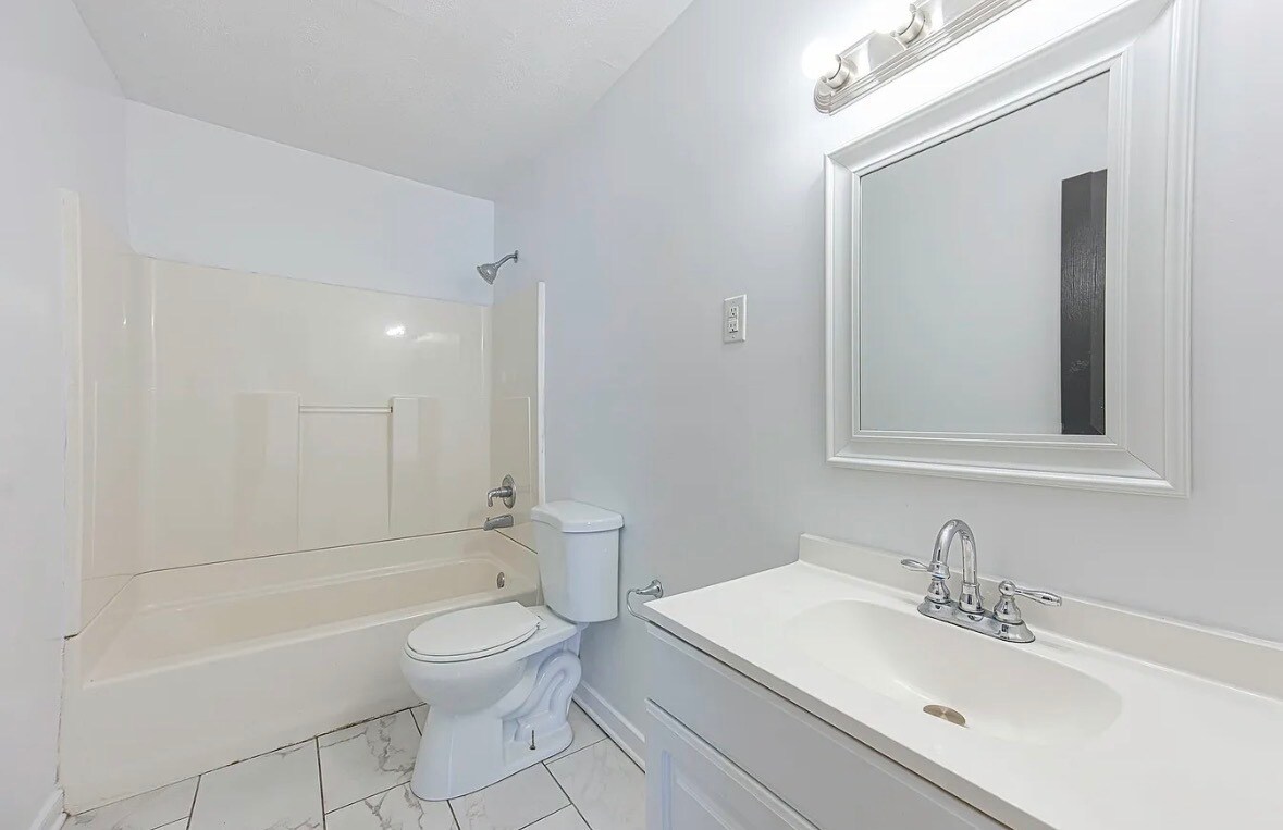 Building Photo - 1208 Louis Ln