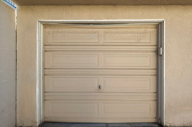 Building Photo - 2516 Voorhees Ave