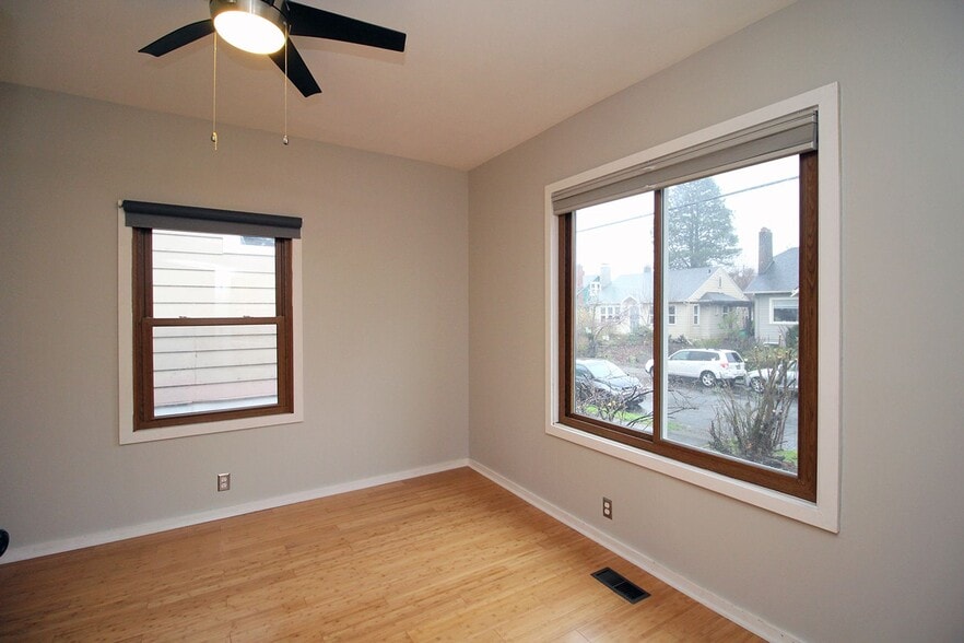 Building Photo - 4823 NE 13th Ave