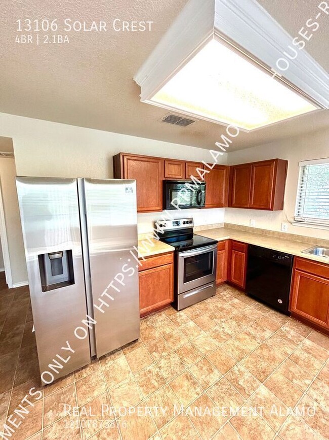 Building Photo - **MOVE IN SPECIAL** 4 Bedroom 2.5 Bath Hom...