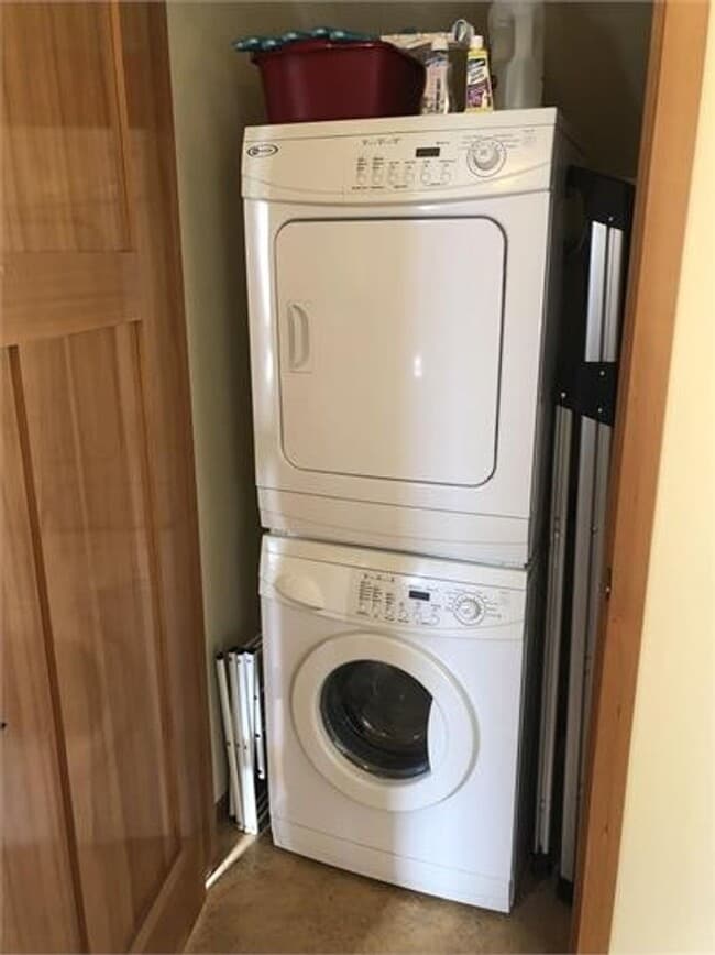 Building Photo - Location! Location! Your fully furnished Cairn Cottage is located in Coupeville! $200 MOVE IN CRE...