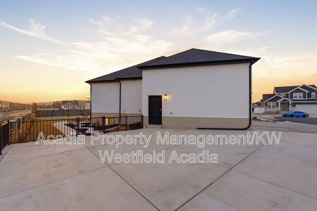 Building Photo - 1437 W Valley Dr