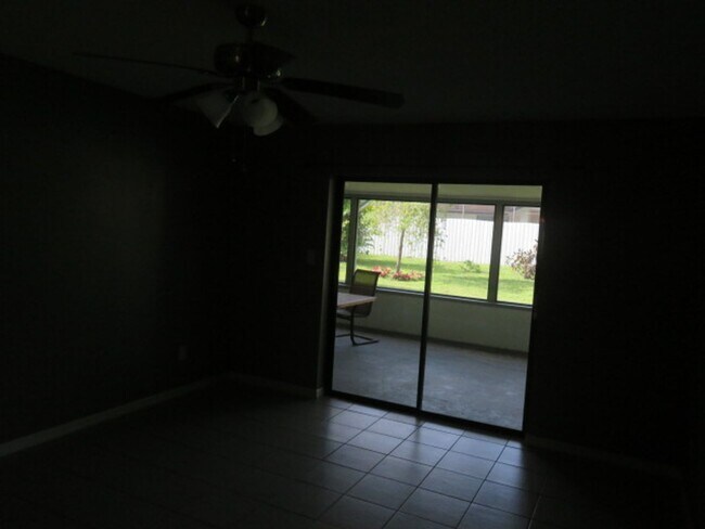 Building Photo - 839 Rosemere Cir