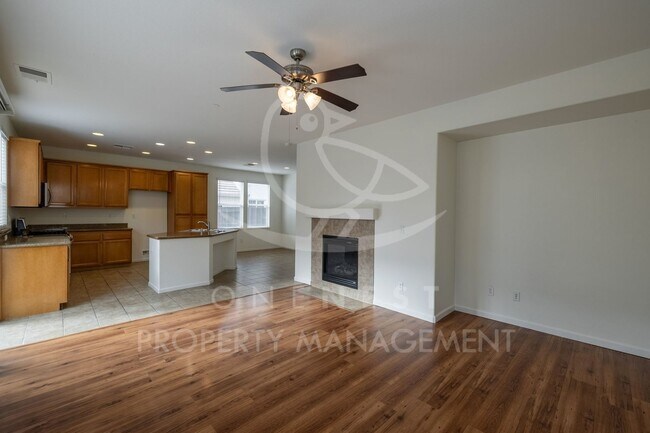 Building Photo - Spacious 3-Bedroom Home in Gated Lincoln Crossing Community