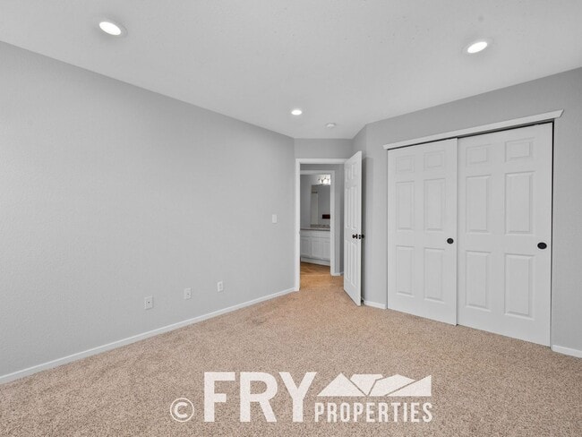 Building Photo - Great Townhome Near the Foothills