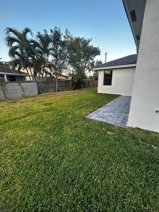 Building Photo - 14415 SW 13th Terrace