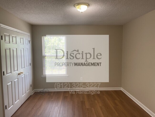 Building Photo - 22 E Dubois St