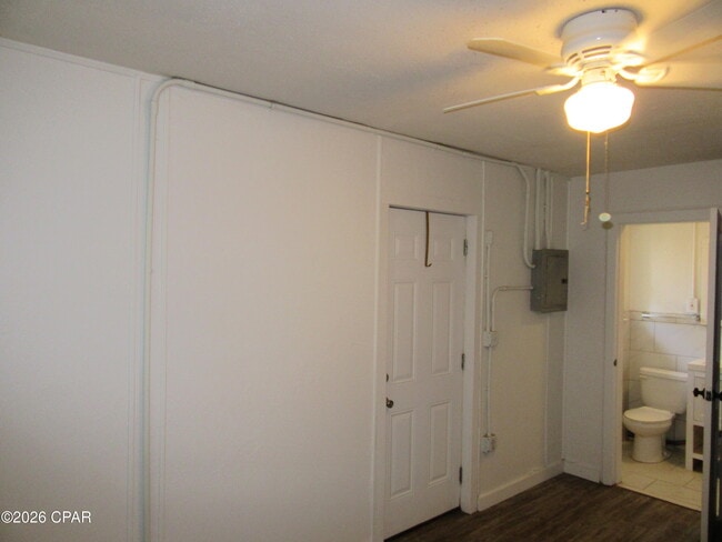 Building Photo - 1511 Molitor Ave