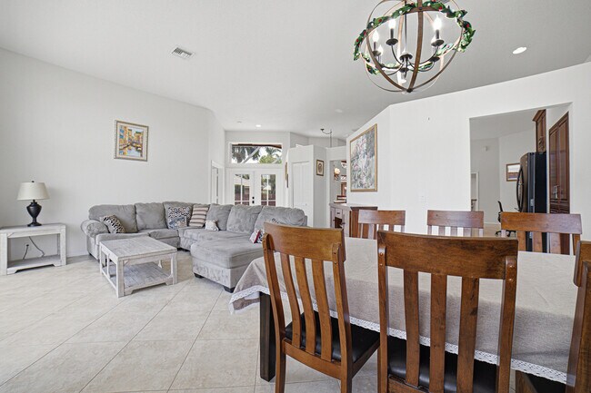 Building Photo - 10599 St Thomas Dr