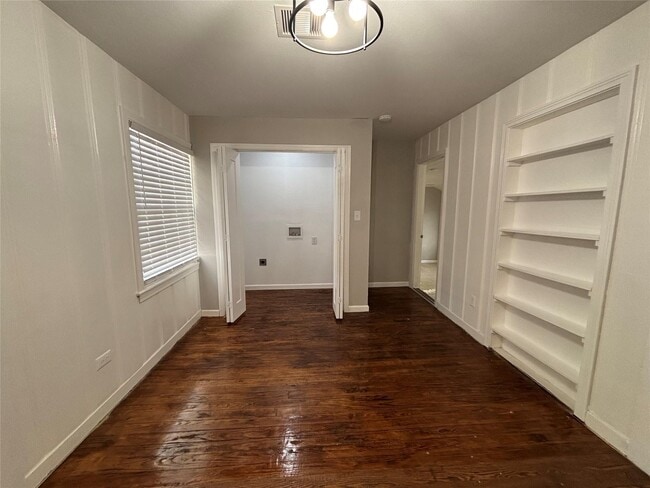 Building Photo - 1401 Austin St