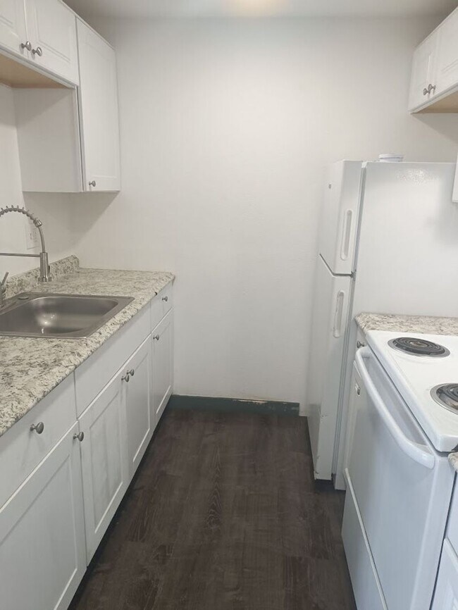 Building Photo - 6111 S Klein Ave