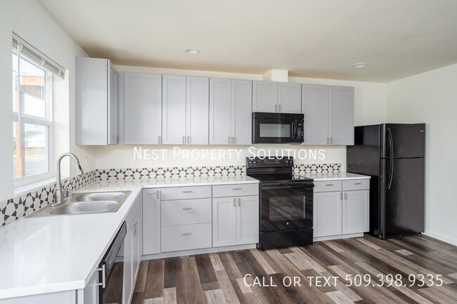 Building Photo - 2 Bed, 2.5 Bath Townhome for Rent