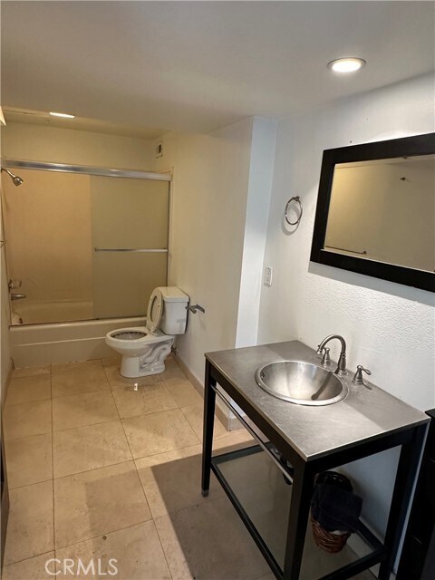 Building Photo - 3949 Los Feliz Blvd