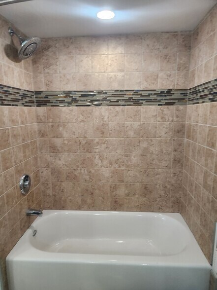 Building Photo - 216 S 4th St