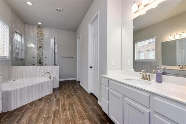 Building Photo - 3006 Rio Verde Dr