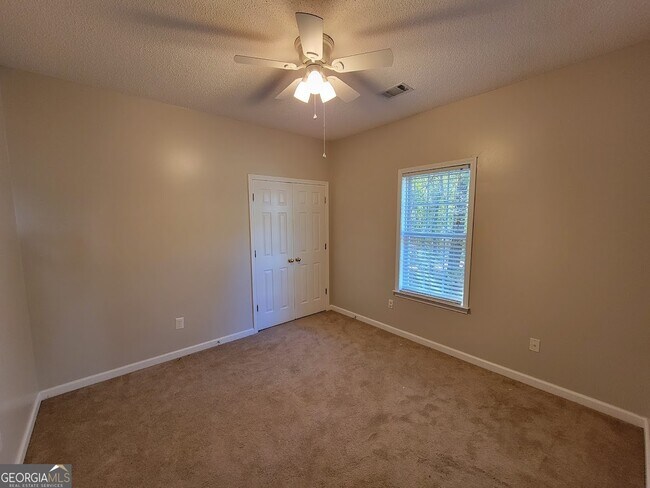 Building Photo - 435 S Ridge