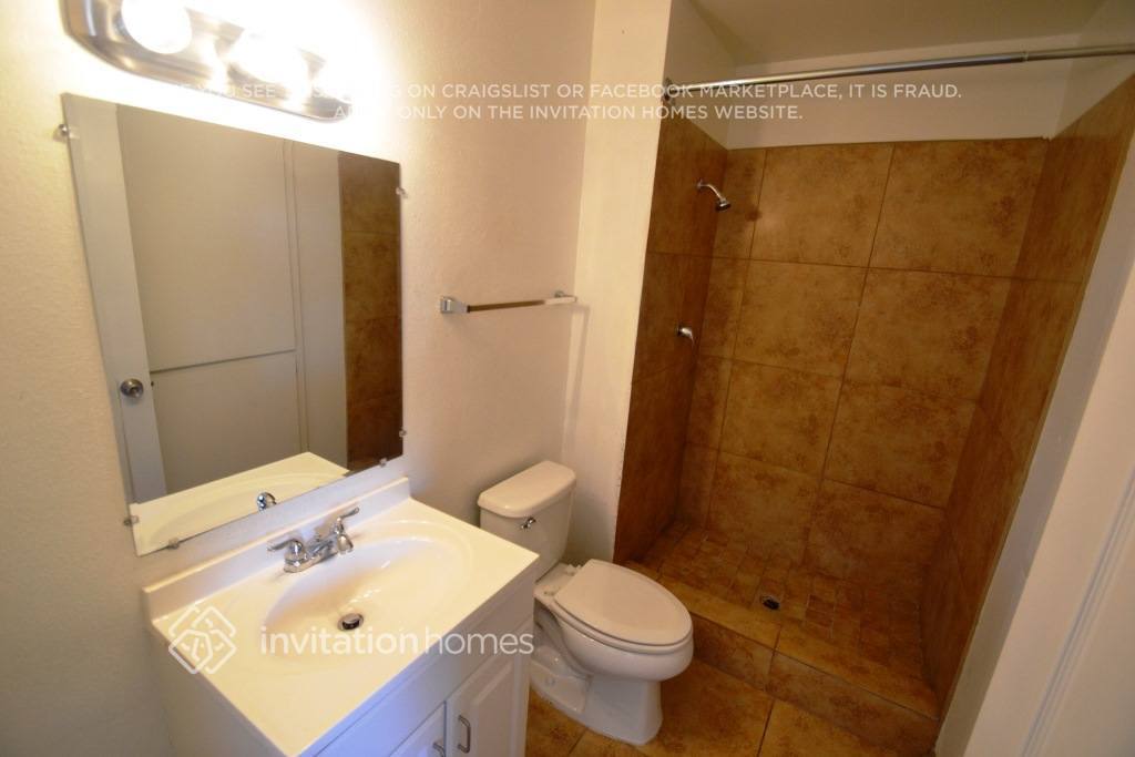 Building Photo - 5902 W Highland Ave