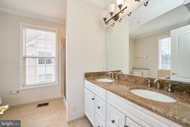 Building Photo - 43865 Hickory Corner Terrace