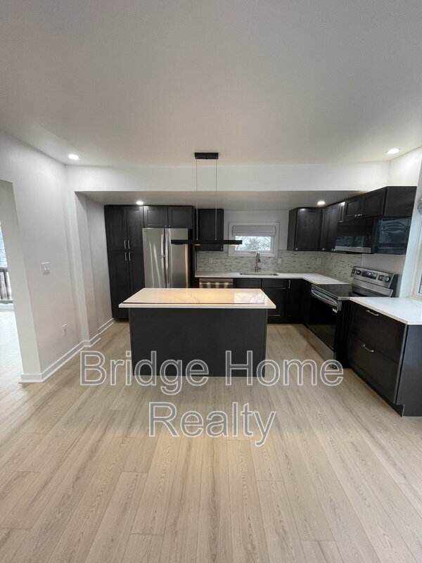 Building Photo - 107 Shoup St