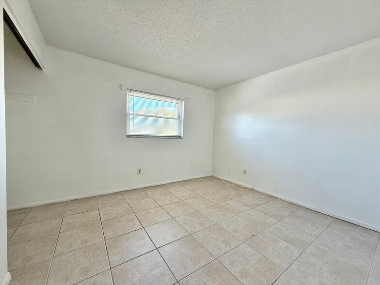 Building Photo - 6720 46th Ave W