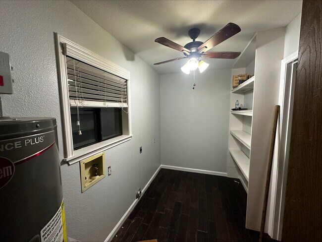 Laundry Room - 137 Lullwood Dr