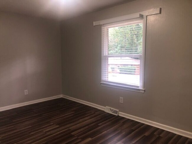 Building Photo - ALL NEW INSIDE!!!-Two Bedroom Duplex with ...