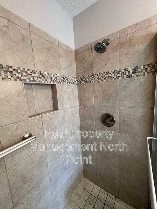 Building Photo - 585 Wedgewood Dr