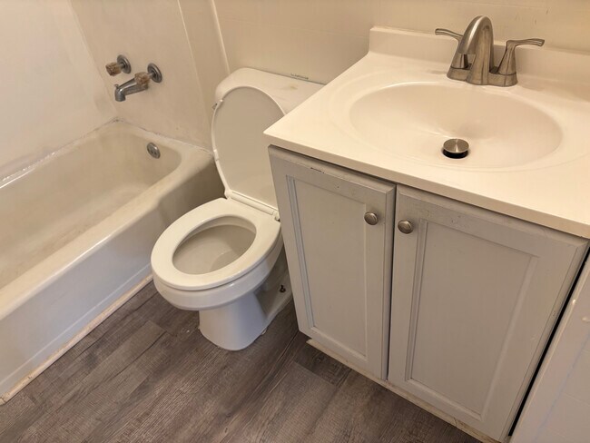 Building Photo - 125 Nelson Ave