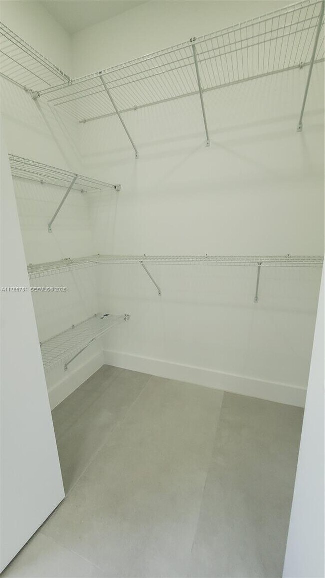 Building Photo - 6201 SW 22nd St