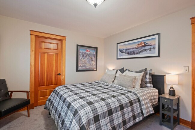 Building Photo - 20 Yellow Birch Cir