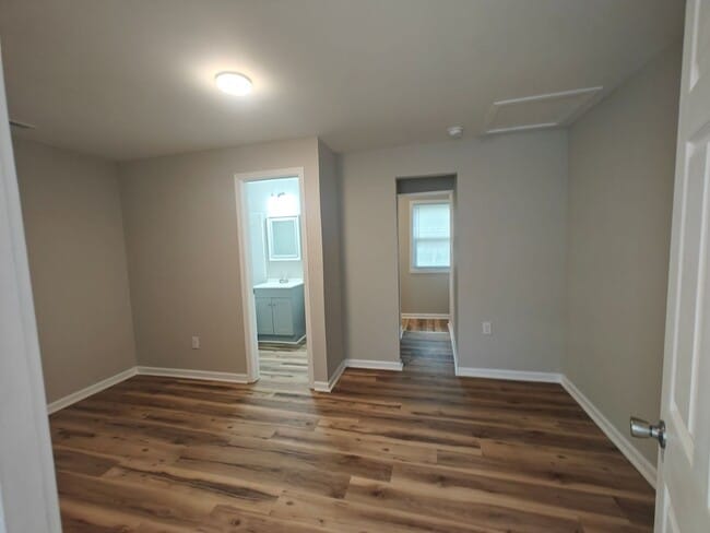 Building Photo - 2 bedroom home