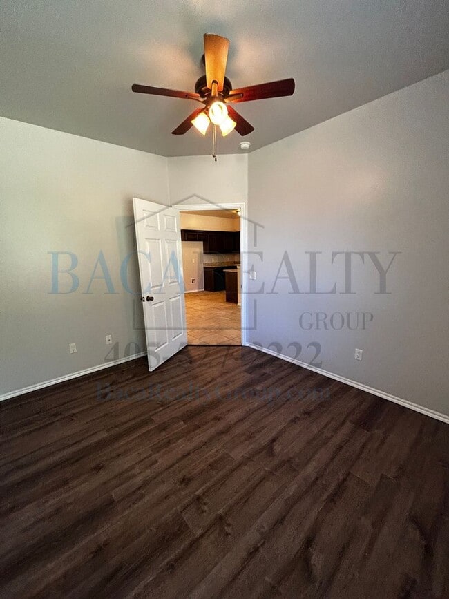 Building Photo - 3BR 2BA duplex with 2 car garage in Yukon!!