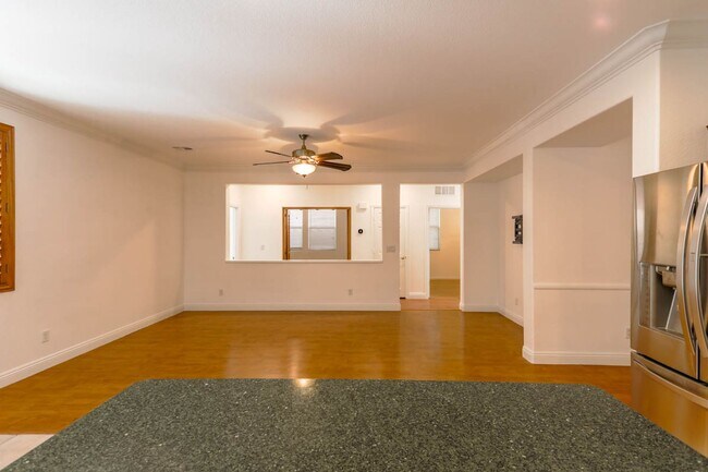 Building Photo - 3 Bedroom Summerlin South Beauty