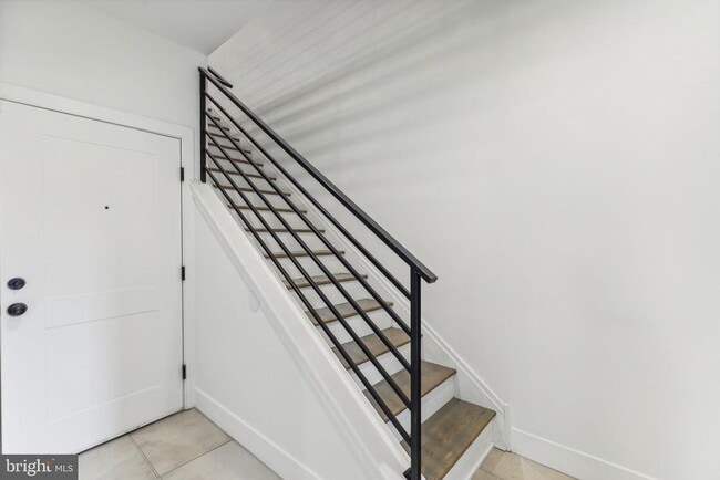 Building Photo - 2835 Edgemont St