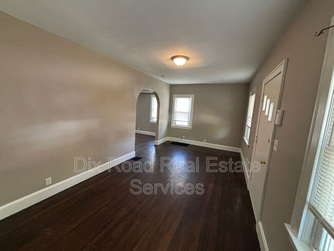 Building Photo - 3701 Iona Ave