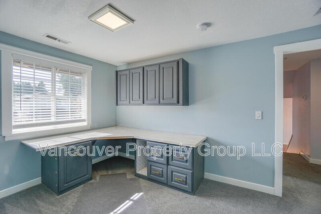 Building Photo - 5611 NE 48th Ave
